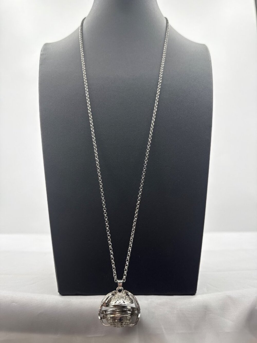 Silver Tone Expanding Photo Ball Locket Accordion Multi Picture Orb Necklace